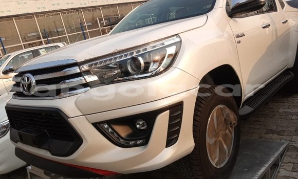 Acheter Neuf Voiture Toyota Hiluxe Revo Blanc à Luanda, Province de Luanda