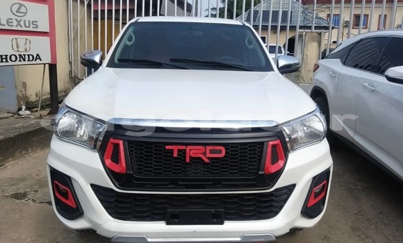 Acheter Occasion Voiture Toyota Hiluxe Revo Blanc à Luanda, Province de Luanda Acheter Occasion Voiture Toyota Hiluxe Revo Blanc à Luanda, Province de Luanda