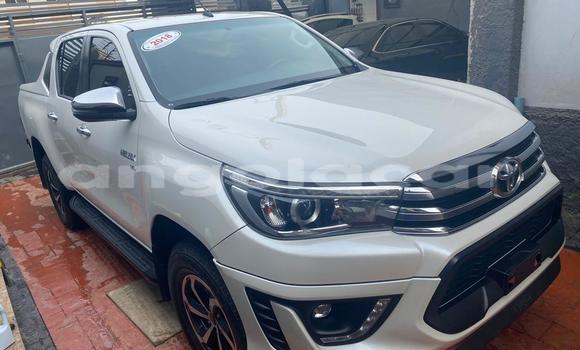 Buy Used Toyota Hilux White Car in Luanda in Luanda Province