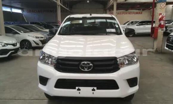 Buy Used Toyota Hilux White Car in Luanda in Luanda Province