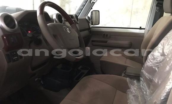 Comprar Usado Toyota Land Cruiser Branco Carro em Luena em Moxico Comprar Usado Toyota Land Cruiser Branco Carro em Luena em Moxico