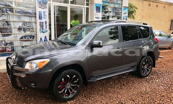 Comprar Usado Toyota RAV4 Outro Carro em Luanda em Luanda Province