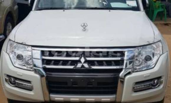Medium with watermark mitsubishi pajero benguela lobito 16797