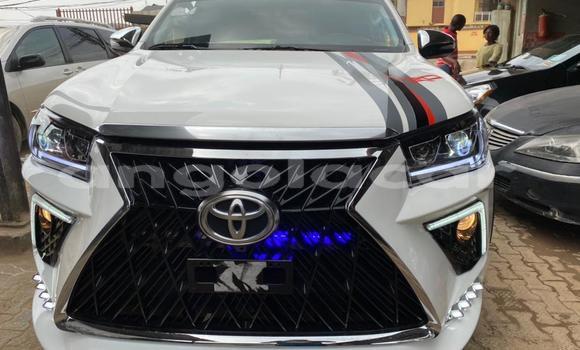 Buy Used Toyota Hiluxe Revo White Car in Luena in Moxico