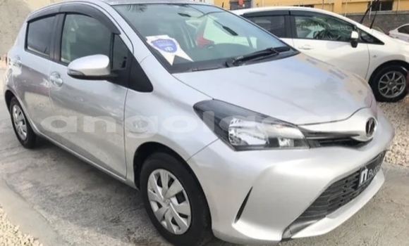Acheter Occasion Voiture Toyota Vitz Gris à Luanda, Province de Luanda