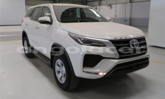 Buy Used Toyota Fortuner White Car in Luanda in Luanda Province Buy Used Toyota Fortuner White Car in Luanda in Luanda Province