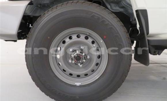 Buy Used Toyota Land Cruiser Silver Car in Luanda in Luanda Province Buy Used Toyota Land Cruiser Silver Car in Luanda in Luanda Province