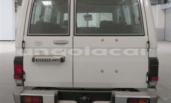 Buy Used Toyota Land Cruiser Silver Car in Luanda in Luanda Province Buy Used Toyota Land Cruiser Silver Car in Luanda in Luanda Province