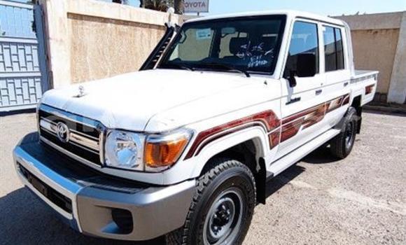 Comprar Usado Toyota Land Cruiser Branco Carro em Luanda em Luanda Province