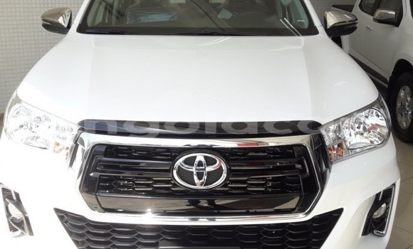 Comprar Usado Toyota Hilux Branco Carro em Luena em Moxico Comprar Usado Toyota Hilux Branco Carro em Luena em Moxico