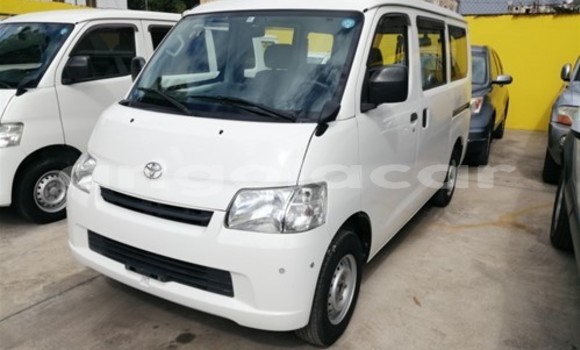 Acheter Occasion Voiture Toyota TownAce Blanc à Luanda, Province de Luanda Acheter Occasion Voiture Toyota TownAce Blanc à Luanda, Province de Luanda