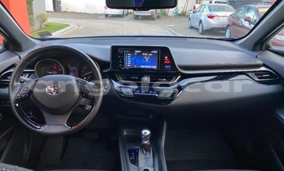 Comprar Usado Toyota C-HR Azul Carro em Luanda em Luanda Province Comprar Usado Toyota C-HR Azul Carro em Luanda em Luanda Province