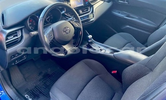Comprar Usado Toyota C-HR Azul Carro em Luanda em Luanda Province Comprar Usado Toyota C-HR Azul Carro em Luanda em Luanda Province