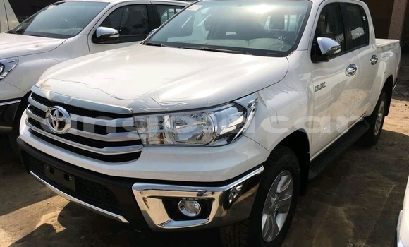 Comprar Usado Toyota Hilux Outro Carro em N’dalatando em Cuanza Norte Province