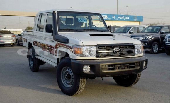 Buy Import Toyota Pickup White Car in Import - Dubai in Bengo Province Buy Import Toyota Pickup White Car in Import - Dubai in Bengo Province