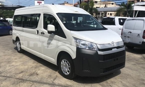 Comprar Usado Toyota Hiace Branco Carro em Luanda em Luanda Province