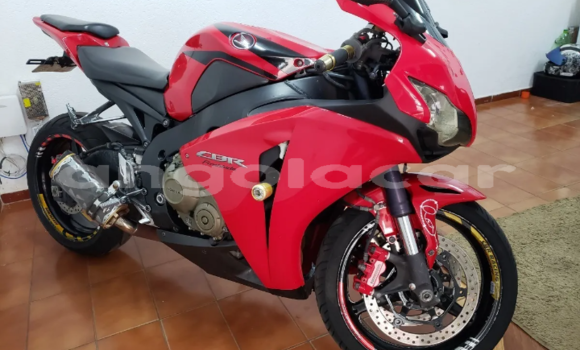 Comprar Novo Honda CBR 1000 RR Vermelho Moto em Luanda em Luanda Province