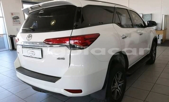 Buy New Toyota Fortuner White Car in Luanda in Luanda Province Buy New Toyota Fortuner White Car in Luanda in Luanda Province
