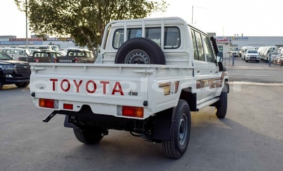 Buy Import Toyota Pickup White Car in Import - Dubai in Bengo Province Buy Import Toyota Pickup White Car in Import - Dubai in Bengo Province