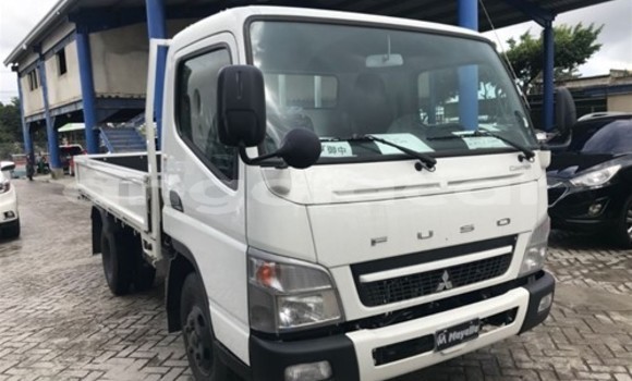 Buy Used Mitsubishi Attrage White Car in Luanda in Luanda Province