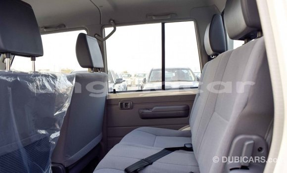 Buy Import Toyota Pickup White Car in Import - Dubai in Bengo Province Buy Import Toyota Pickup White Car in Import - Dubai in Bengo Province