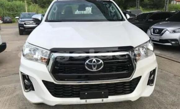Buy Used Toyota Hilux White Car in Luanda in Luanda Province