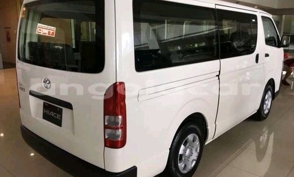 Buy Used Toyota Hiace White Car in Luanda in Luanda Province Buy Used Toyota Hiace White Car in Luanda in Luanda Province