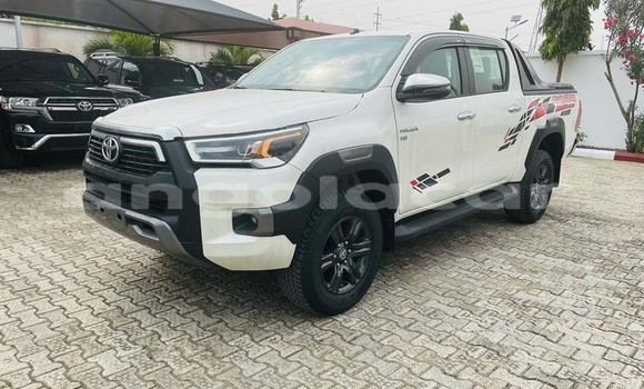 Comprar Usado Toyota Hilux Branco Carro em Luanda em Luanda Province