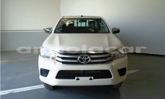 Comprar Usado Toyota Hilux Branco Carro em Luanda em Luanda Province
