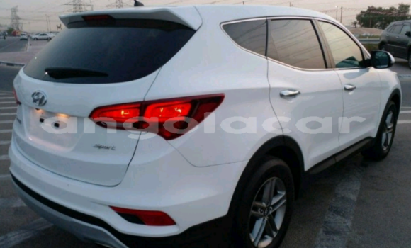 Acheter Occasion Voiture Hyundai Santa Fe Blanc à Luanda, Province de Luanda Acheter Occasion Voiture Hyundai Santa Fe Blanc à Luanda, Province de Luanda