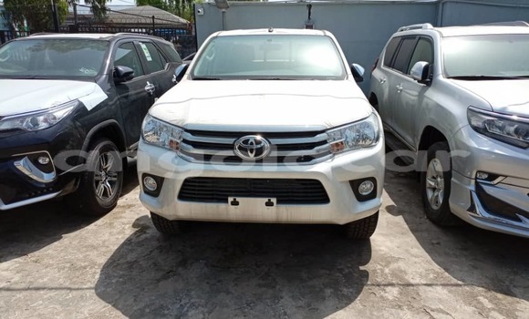 Acheter Occasion Voiture Toyota Hilux Blanc à Luanda, Province de Luanda Acheter Occasion Voiture Toyota Hilux Blanc à Luanda, Province de Luanda
