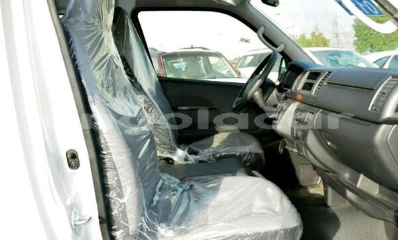 Comprar Usado Toyota Hiace Branco Carro em Luanda em Luanda Province Comprar Usado Toyota Hiace Branco Carro em Luanda em Luanda Province