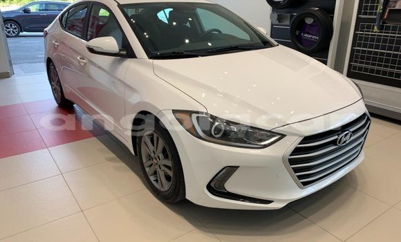 Buy Used Hyundai Elantra White Car in Luanda in Luanda Province