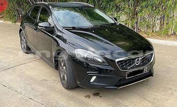 Comprar Usado Volvo V40 Cross Country Preto Carro em Luanda em Luanda Province