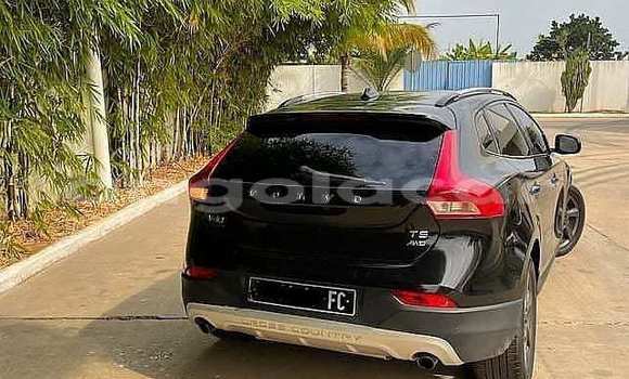 Buy Used Volvo V40 Cross Country Black Car in Luanda in Luanda Province Buy Used Volvo V40 Cross Country Black Car in Luanda in Luanda Province