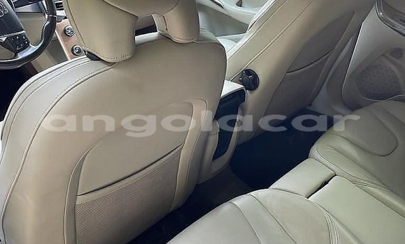 Buy Used Volvo V40 Cross Country Black Car in Luanda in Luanda Province Buy Used Volvo V40 Cross Country Black Car in Luanda in Luanda Province