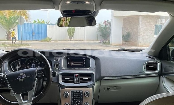 Buy Used Volvo V40 Cross Country Black Car in Luanda in Luanda Province Buy Used Volvo V40 Cross Country Black Car in Luanda in Luanda Province