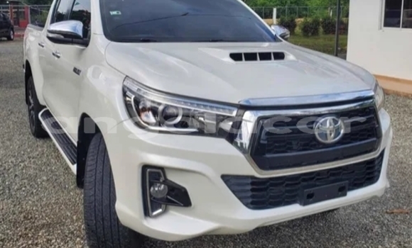 Buy Used Toyota Hilux White Car in Luanda in Luanda Province Buy Used Toyota Hilux White Car in Luanda in Luanda Province