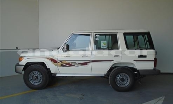 Acheter Occasion Voiture Toyota Land Cruiser Blanc à Luanda, Province de Luanda Acheter Occasion Voiture Toyota Land Cruiser Blanc à Luanda, Province de Luanda