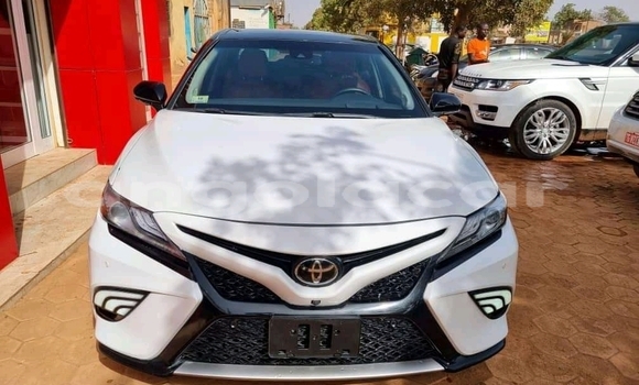 Comprar Usado Toyota Camry Branco Carro em N’dalatando em Cuanza Norte Province