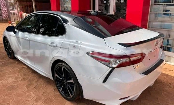 Acheter Occasion Voiture Toyota Camry Blanc à Luena, Moxico