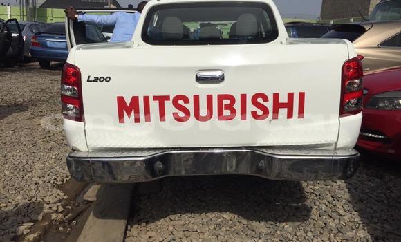 Buy Used Mitsubishi L200 White Car in Luanda in Luanda Province Buy Used Mitsubishi L200 White Car in Luanda in Luanda Province