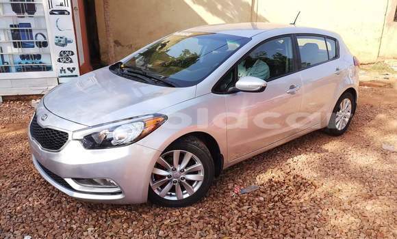 Comprar Usado Kia Forte Outro Carro em Luanda em Luanda Province