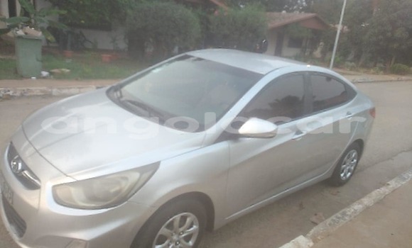 Acheter Occasion Voiture Hyundai Accent Gris à Luanda, Province de Luanda