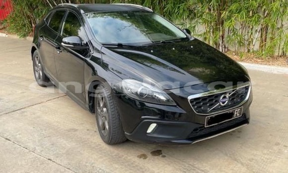 Buy Used Volvo V40 Cross Country Black Car in Luanda in Luanda Province Buy Used Volvo V40 Cross Country Black Car in Luanda in Luanda Province