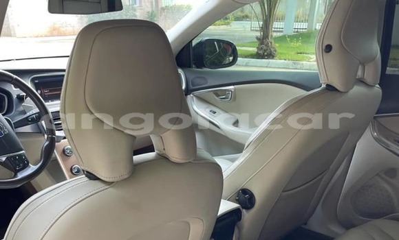 Buy Used Volvo V40 Cross Country Black Car in Luanda in Luanda Province Buy Used Volvo V40 Cross Country Black Car in Luanda in Luanda Province