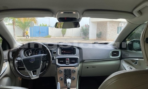 Buy Used Volvo V40 Cross Country Black Car in Luanda in Luanda Province Buy Used Volvo V40 Cross Country Black Car in Luanda in Luanda Province