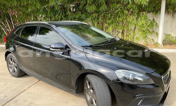 Buy Used Volvo V40 Cross Country Black Car in Luanda in Luanda Province Buy Used Volvo V40 Cross Country Black Car in Luanda in Luanda Province