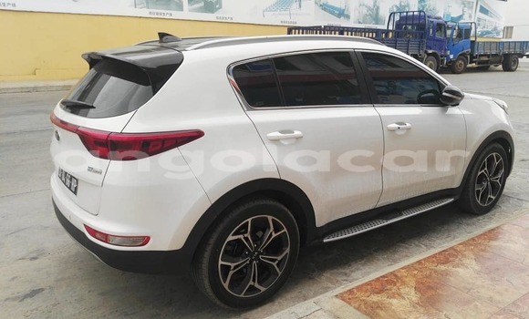 Buy Used Kia Sportage White Car in Luanda in Luanda Province Buy Used Kia Sportage White Car in Luanda in Luanda Province