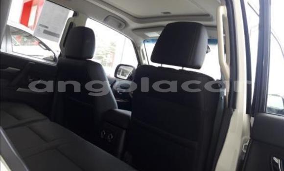 Comprar Usado Mitsubishi Pajero Branco Carro em Luena em Moxico Comprar Usado Mitsubishi Pajero Branco Carro em Luena em Moxico